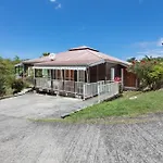 Bright Bungalow On The West Coast Of Basse-Terre With Sea Views, 150M